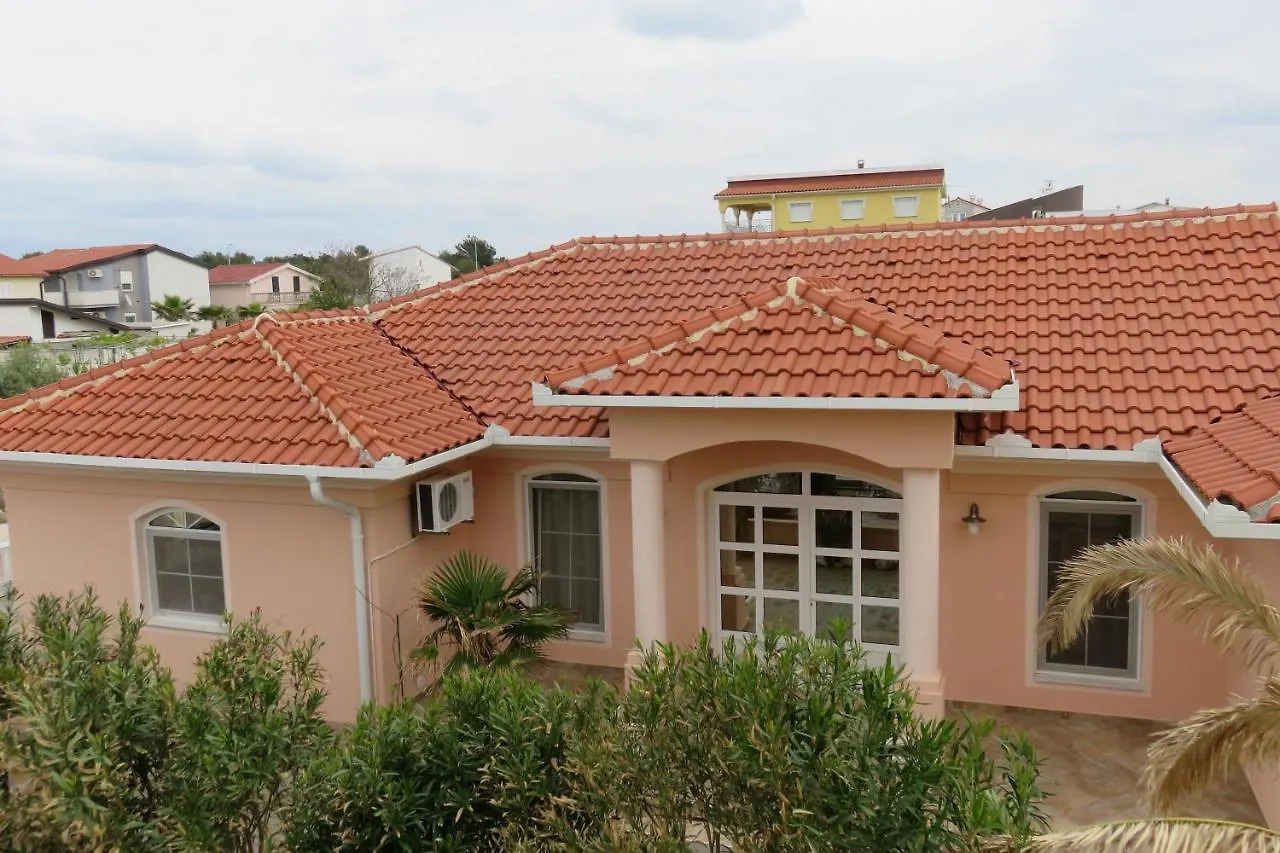 Apartments With A Parking Space Vir - 18389 Croatia